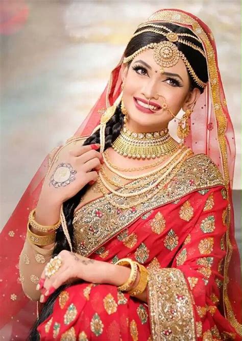 Indian Bride Poses Indian Bride Makeup Indian Wedding Bride Desi Bride Indian Bridal Wear