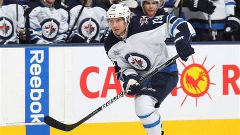 Jets Re Sign Forward Kyle Wellwood Cbc Sports