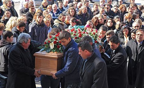 Folla Commossa Ai Funerali Dellimprenditore Avezzanese Morto Sulla