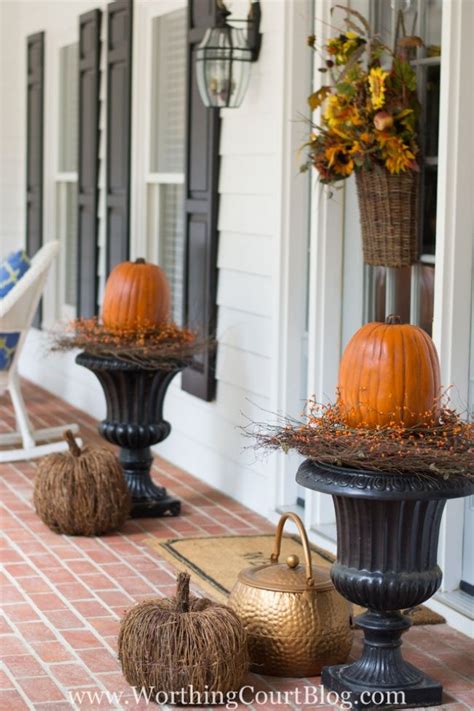 15 Diy Decorating For Your Front Stoop Fall Decorations Porch Rustic