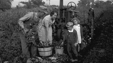 Rural Midwest Farm Life In The Early 20th Century The People In The