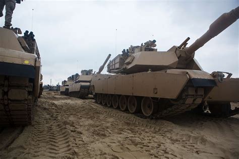 Us Marine Corps M1a1 Abrams Tanks With Charlie Company Nara