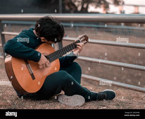 Guitarist Sitting Hi Res Stock Photography And Images Alamy