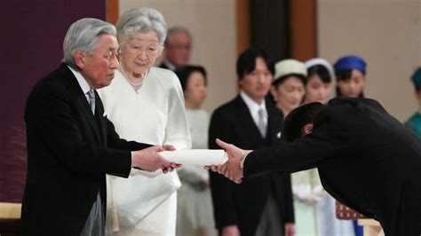 Emperor Akihito Japanese Monarch Declares Historic Abdication Bbc
