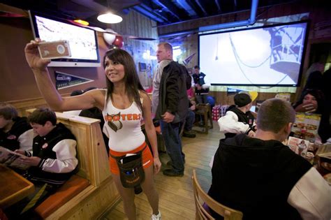 Would You Take Your Mom To Hooters For A Free Mothers Day Meal Poll