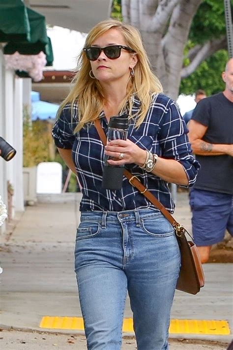 Reese Witherspoon Casual Style Shopping In Los Angeles 10032018 • Celebmafia