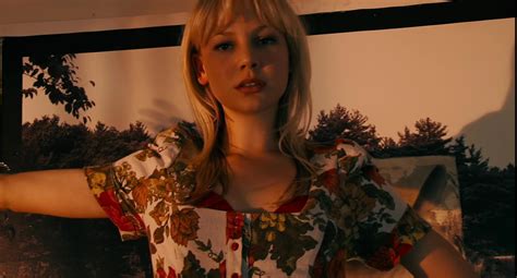 adelaide clemens nuda ~30 anni in generation um