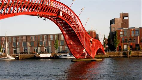 Worlds 15 Weirdest Bridges Photos Bridge Photo Pictures Of