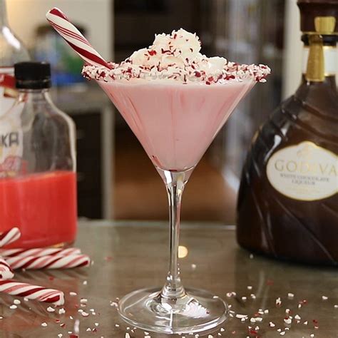 This mincemeat christmas martini tastes amazing! Pin by Tipsy Bartender on Boozy Christmas Cocktails ...