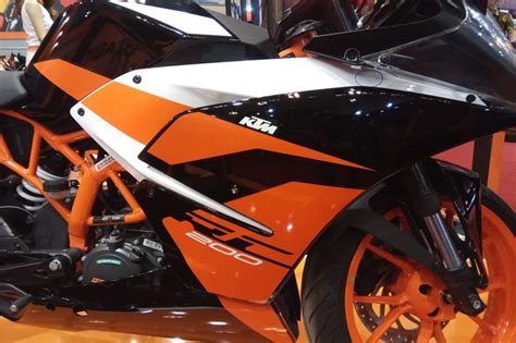Terdapat dalam 1 varian di indonesia. Perubahan Livery Membuat Harga Motor KTM RC 200 Naik ...