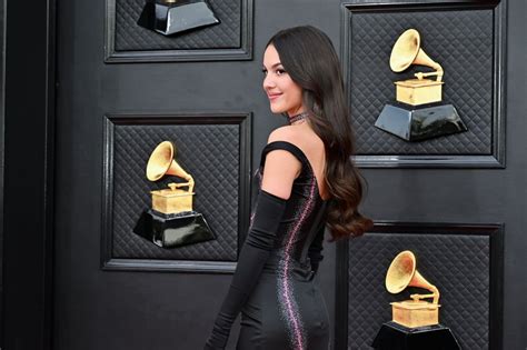 Grammy Outfits See Olivia Rodrigo Billie Eilish Looks At Grammy