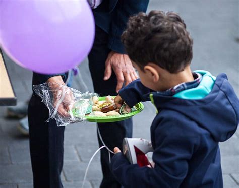 Bei den moslems ist das zuckerfest ( auf arabisch eid ) sowas wie sie möchten ingenieurin oder polizist werden und wünschen sich frieden und spaß. „Kinder, ihr seid nicht allein!" - Muslimische Gemeinden ...