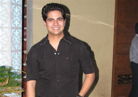 Karan mehra, who is popularly known for playing the role of naitik singhania in yeh rishta kya kehlata hai and his younger brother kunal mehra are each other's carbon copy. Star Cast/Story/Photos/Episode Videos: Star Plus's Yeh ...
