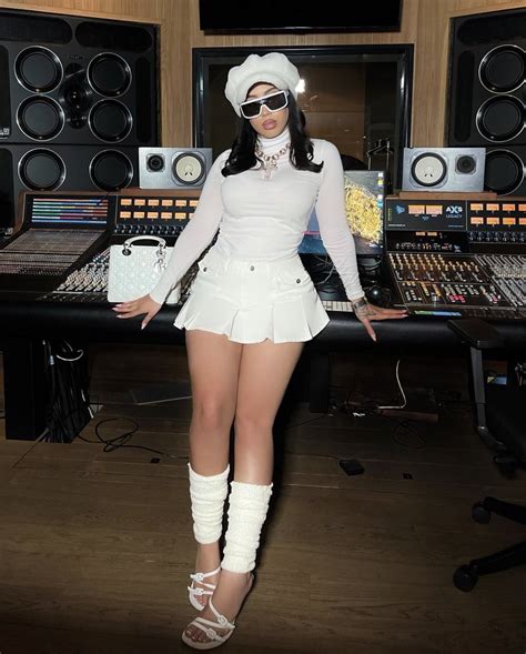 Kali Uchis Updates On Twitter Kali Uchis Has Officially Turned In Her Upcoming Album