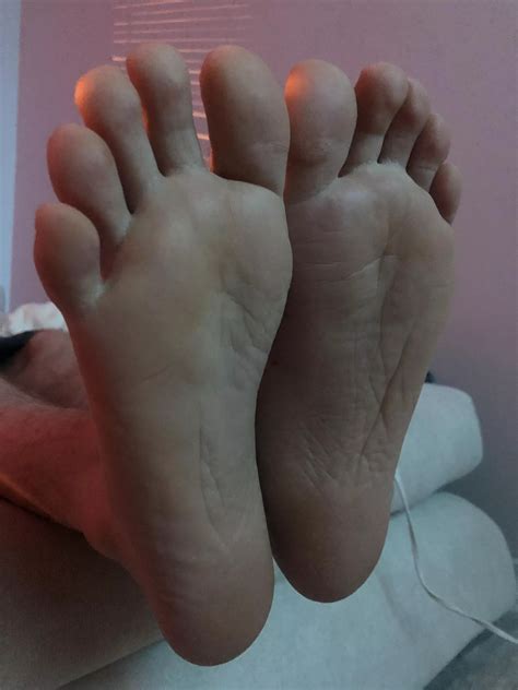Whos Gonna Rub These Nudes Gayfootfetish NUDE PICS ORG