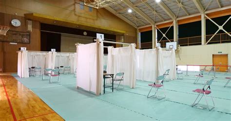 Many vaccination sites across the state are accessible by public transportation. shigeru ban tests partition system for vaccination sites ...