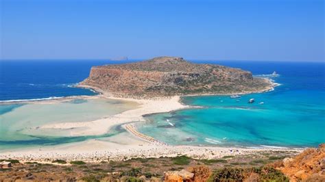 Απολαύστε το βίντεο που συναρπάζει με το ονειρικό τοπίο της διάσημης παραλίας. Το μαγευτικό Ελαφονήσι της Κρήτης και οι απίστευτες ...