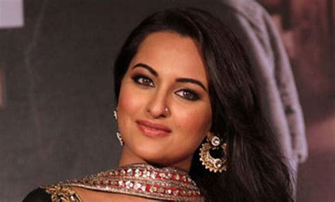 Sonakshi Sinha On Why Its Difficult For Her To Cry On Screen And Her