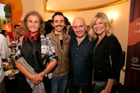 A partir de las 13.15h @miguel_raposo presidente del @popularsgracia participa en la tertulia de #laciutat. Famosos assistem ao musical "Chicago" a convite da Lux e ...