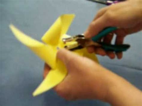 Kids had to make so many decisions and then changes to make all the pieces work together! Pinless Pin Wheel for Summer by OneMinuteCrafts.com - YouTube