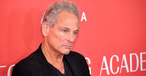 Lindsey Buckingham Sues Fleetwood Mac Over His Firing From The Band Meaww