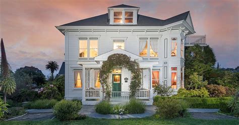 Beautifully Restored Historic Homes Leverage