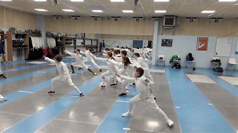 Le français étant la langue internationale de l'escrime, nous avons cru intéressant de mettre à la disposition des gentilshommes escrimeurs de. De retour sur les pistes... - CERCLE D'ESCRIME DE L ...