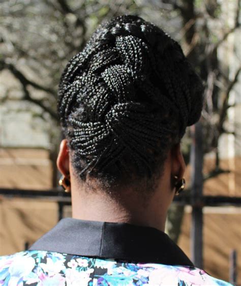 Then, place the extensions in the middle of the split hair and begin to twist the extension with the natural hair on one side, then do the same on the other side. 5 Ways To Style Your Box Braids
