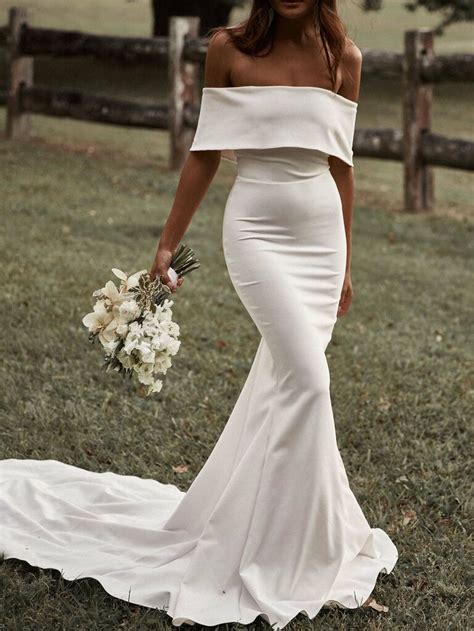 28 Simple Minimalistic Wedding Dresses For Modern Brides
