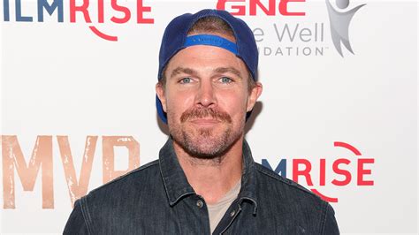 Arrow Star Stephen Amell Under Fire After Anti Strike Comments