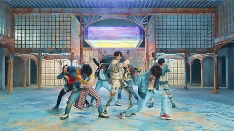 I wanna be a good man just for you 세상을 줬네 just for you 전부 바꿨어 just for you now i don't know me, who are you? BTS's 'Fake Love' becomes group's fourth video to surpass ...