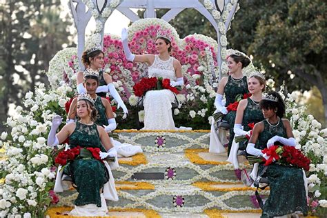 Fotos Desfile De Las Rosas Deslumbra Y Se Salva De La Lluvia