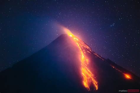 Éruption Du Volcan Mayon La Nuit Philippines Image Libre De Droits