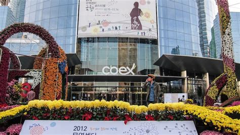 Starfield coex mall is the largest underground shopping mall in all of asia. Starfield COEX Mall - The Seoul Guide