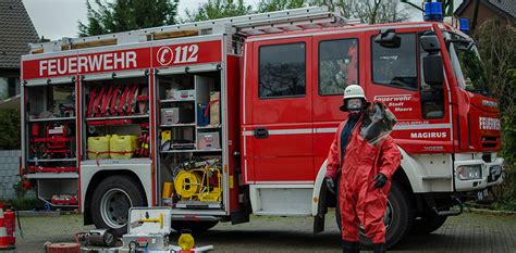 Maybe you would like to learn more about one of these? Der Chemikalien-Schutz-Anzug (CSA) - Freiwillige Feuerwehr ...