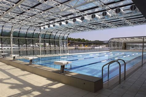 The giant barge housing the josephine baker swimming pool is. Piscine Joséphine Baker - Paris : baignade en famille ...