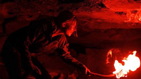 Film Review The Descent 2005 — Ghouls Magazine
