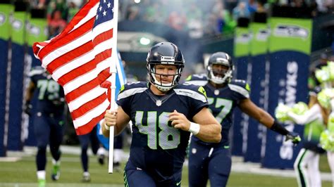 There are 4 quarters in football each quarter is 15 minutes long in the nfl, every 2nd and 4th quarter get the 2:00 warning in college football, they do not get the 2:00 warning in college and pro football, each quarter lasts 15 minutes; Nate Boyer, Former Seattle Seahawk and Green Beret ...