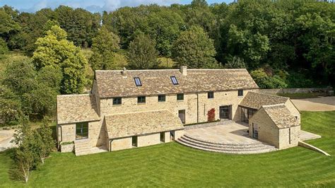 A 17th Century Cotswolds House Thats Been Updated With High Tech