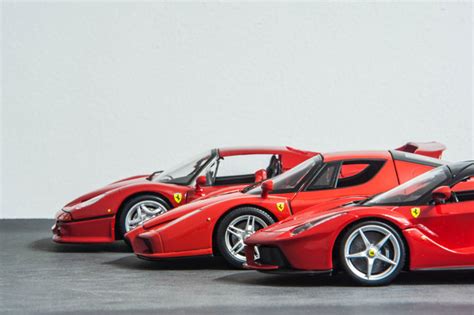 The f512 m has 18 in (457 mm) wheels with a width of 8 in (200 mm) for front and 10.5 in (270 mm) for the rears. Bburago / Hot Wheels - Scale 1/18 - Lot with 3 models: Ferrari LaFerrari, Ferrari Enzo and ...
