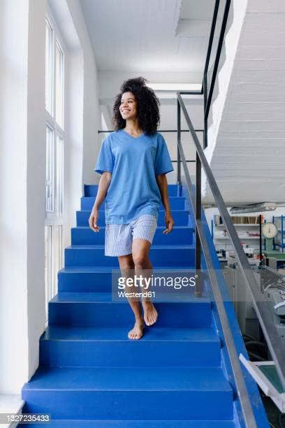 Barefoot Black Women Stock Fotos Und Bilder Getty Images