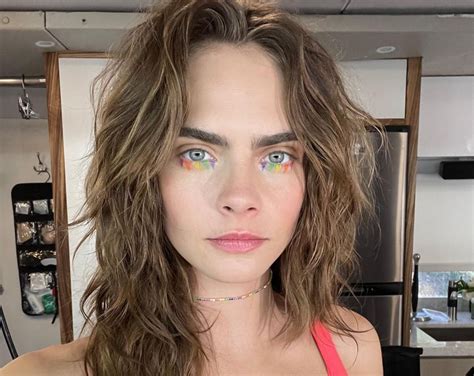 Cara Delevingne Says She Wishes She Had Lgbtq Role Models Growing Up Kiss