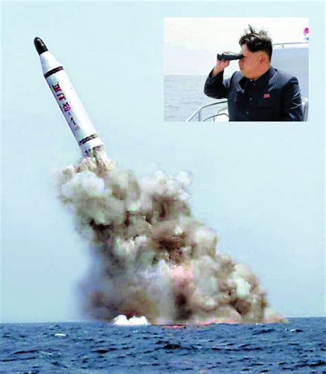 포토 전략잠수함 탄도미사일 발사 장면 보는 김정은 국민일보
