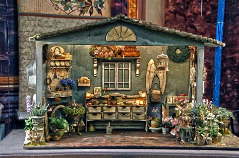 Dieses alleinstehende haus mit vier wohneinheiten, einer terrasse mit anschließendem garten und vier garagen befindet sich in unmittelbarer nähe der… 999.000,00 € 8 zi. Miniaturen Markt Mannheim | Miniaturen, Puppenhaus ...