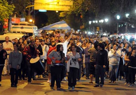 Las Imágenes Del Cacerolazo En Neuquén