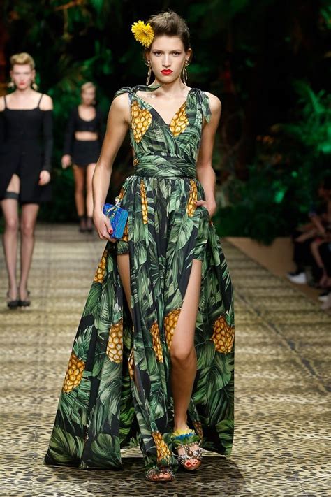 Dolce And Gabbana Goes Tropical For Spring 2020 Tropical Fashion