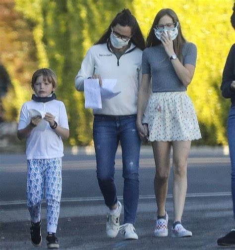 Jennifer Garner White Shirt Street Style Spring Summer 2020 On Sassy