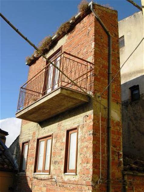 L'azienda la casa del trattore s.r.l. La casa più stretta del mondo? Si trova a Palermo - Casa.it