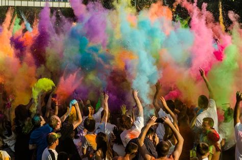 Lasst Farben Sprechen So Wird Das Holi Festival Zur Unbeschwerten
