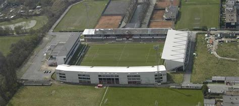 Stuur uw foto's ivm royal antwerp football club naar pinterest@wijzijnantwerp.org de mooiste/leukste/knapste foto's zullen dan hier verschijnen. Bosuilstadion - Royal Antwerp F.C | Football Tripper